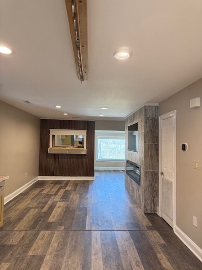 Building Photo - Chapel Creek