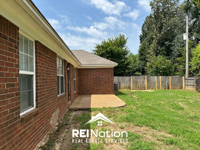 Building Photo - Spacious 4BR/2BA Near Southwind | High Ceilings, Brick Fireplace & 2-Car Garage