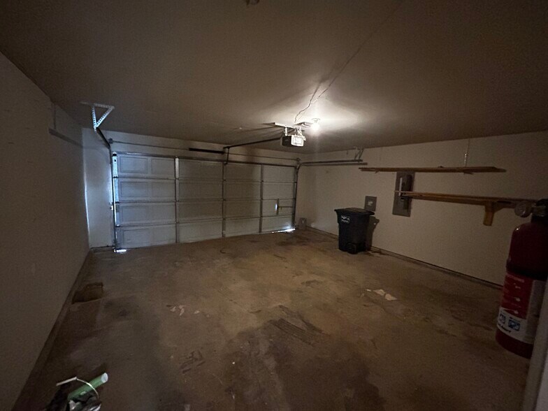 Building Photo - 8720 Hunters Creek Dr