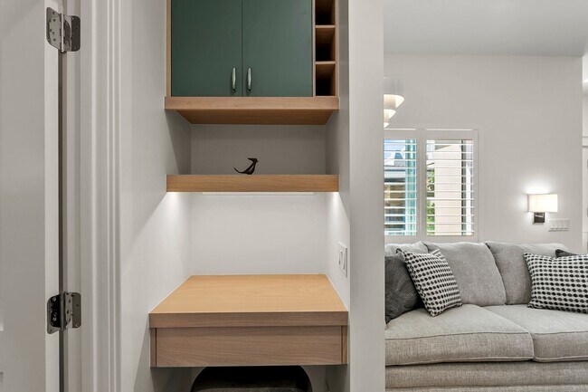 Building Photo - Newly-Built, Fully-Furnished ADU in Corona...