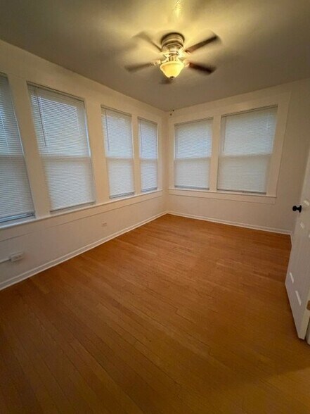 Building Photo - 6825 S Crandon Ave