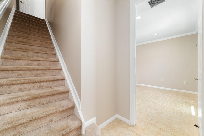 Building Photo - 1323 Vía De Pepi