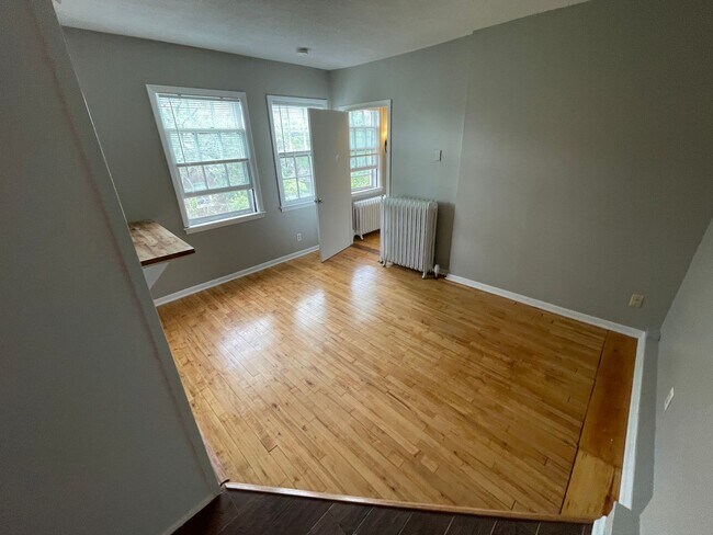 Building Photo - 2118 Pillsbury Ave