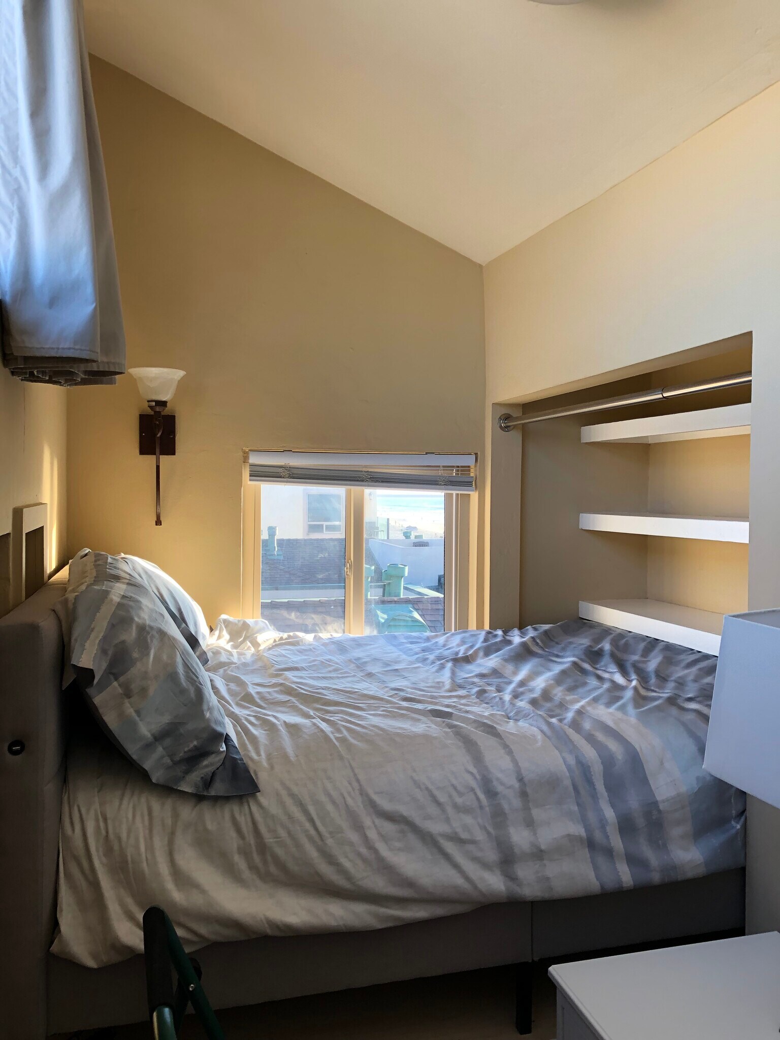 Crows' nest full bed with amazing ocean and beach views - 3261 Ocean Front Walk