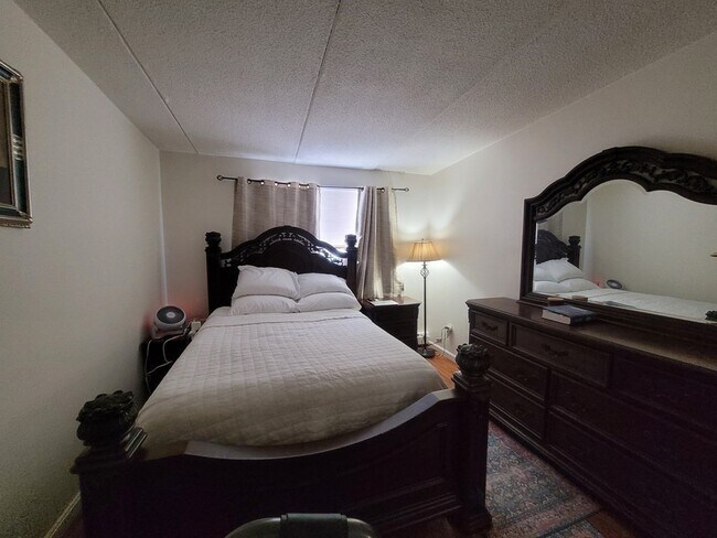 Building Photo - 80 N Warren St