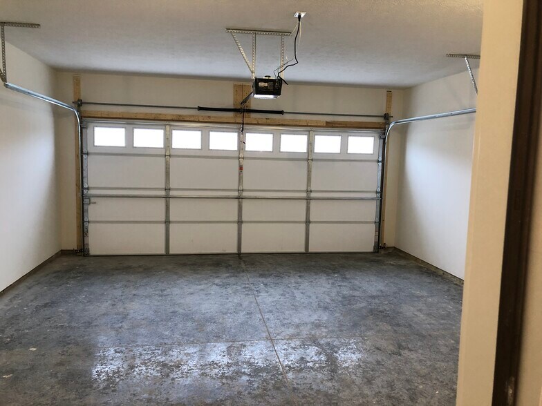 GARAGE - 2278 Klondike Rd