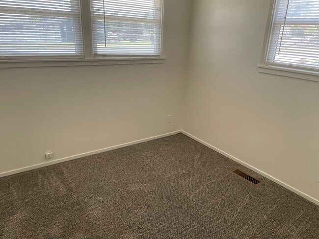 Building Photo - Beautifully Updated 3-Bed, 2-Bath Home – Move-In Ready!