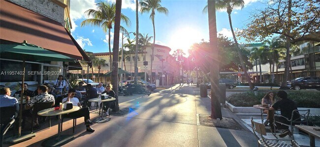 Building Photo - 932 15th St