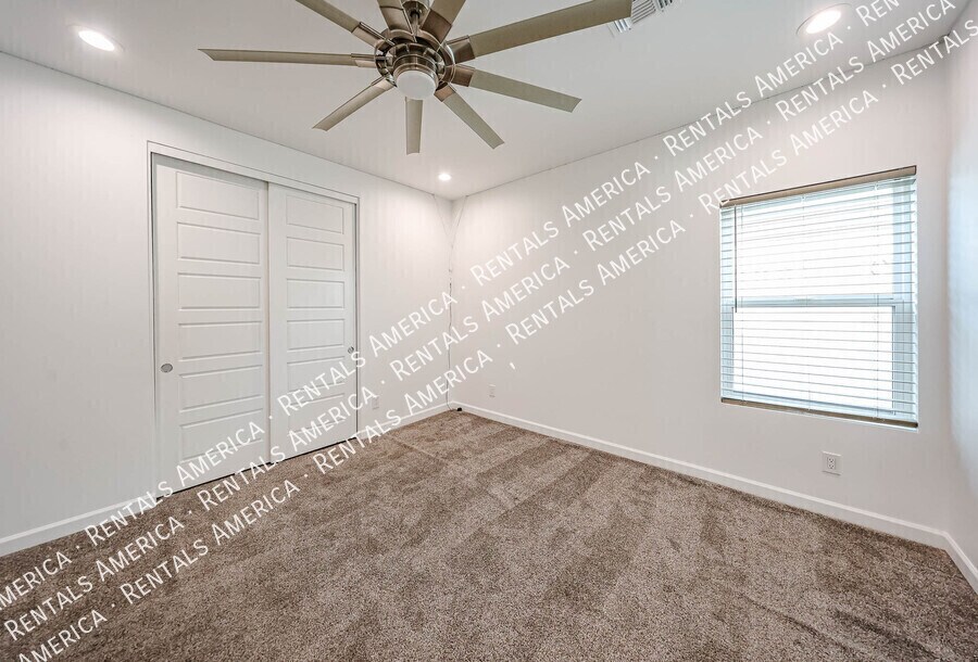 Building Photo - 347 E La Mirada Dr
