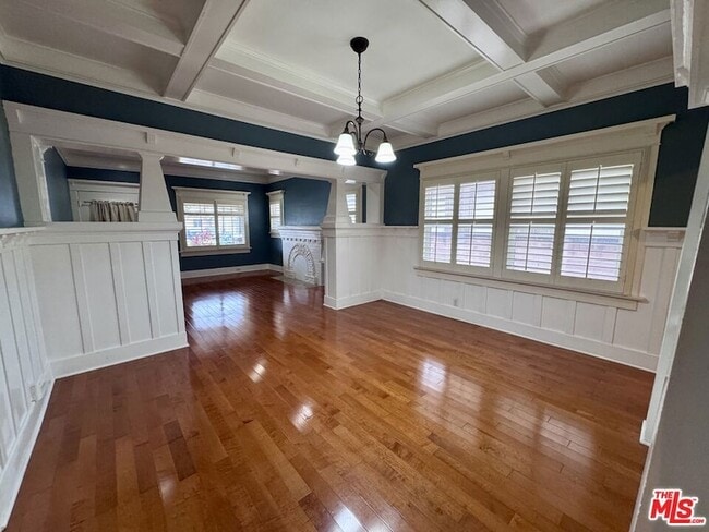 Building Photo - 4613 S Van Ness Ave