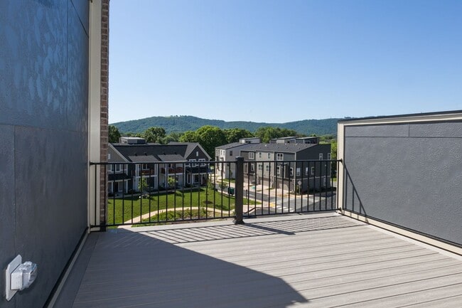 Building Photo - 209 Burnet St