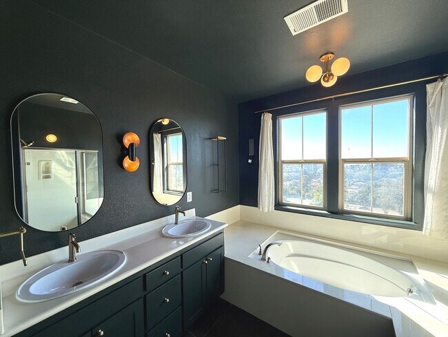 Building Photo - NEW CONSTRUCTION HUGE 1800sf 3BR/3BA 2GR C...