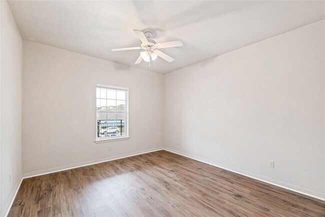 Building Photo - 1401 Wood Ave