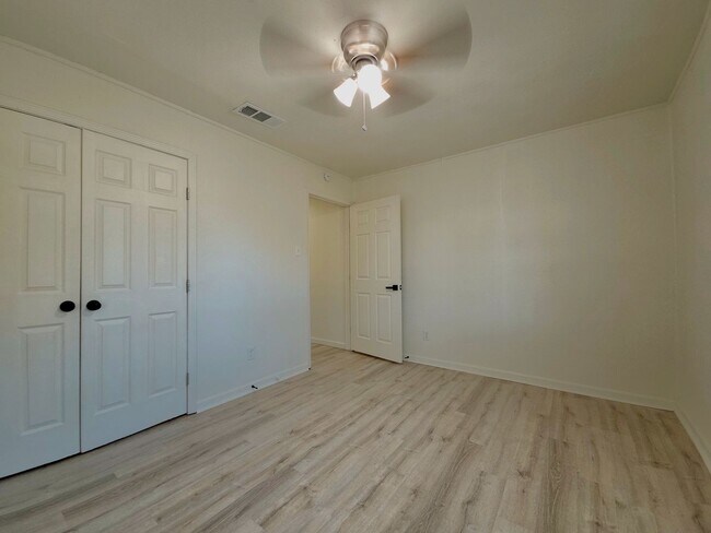 Building Photo - PRE-LEASING FOR SUMMER - Charming 4 Bedroom in the Heart of Lubbock