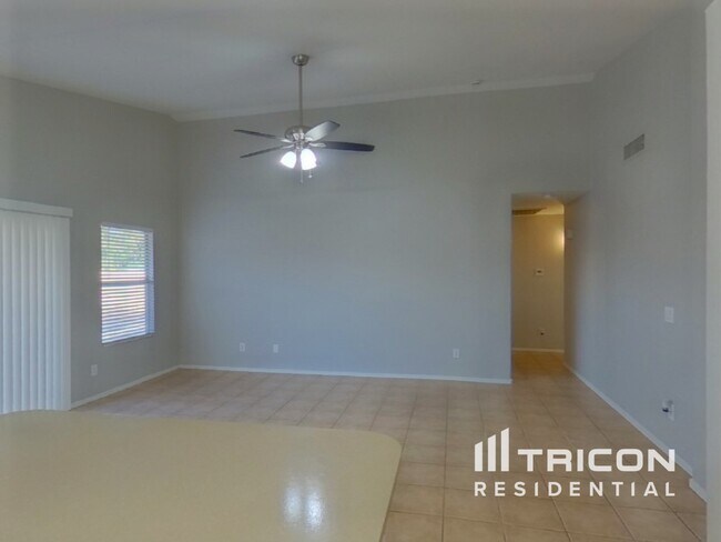 Building Photo - 12209 W Edgemont Ave