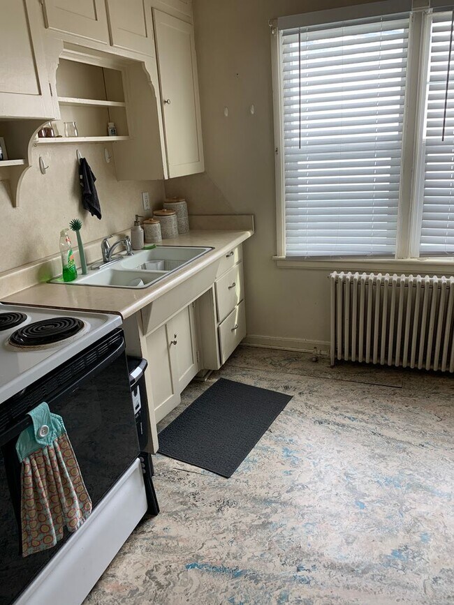 Building Photo - Great 1 bedroom apartment! Close to BYU