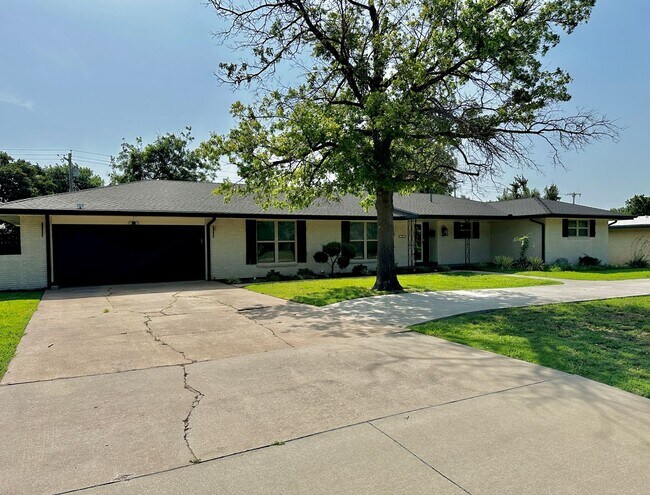 Building Photo - Lawn Care & WiFi Included