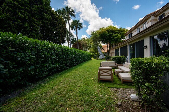 Building Photo - 6744 Via Regina