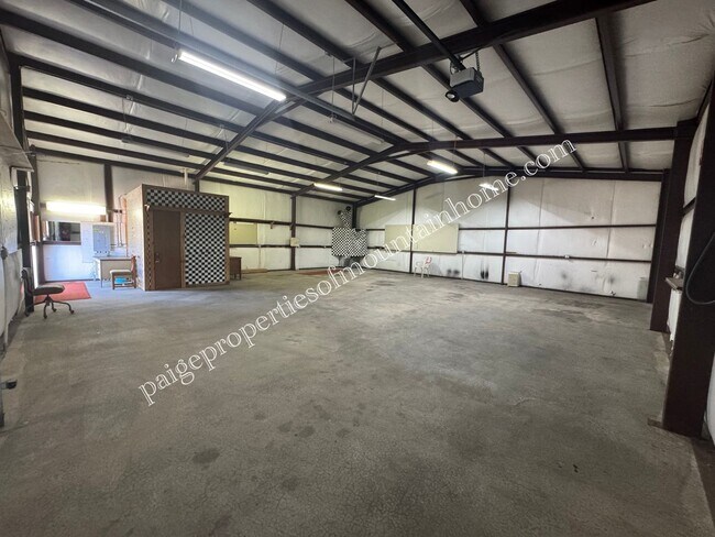 Building Photo - 1,600 Sq Ft Shop Space in Midway, AR – Includes Bathroom with Stand-Up Shower
