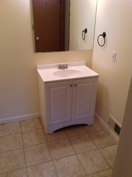 Building Photo - 38 Whispering Pines Rd