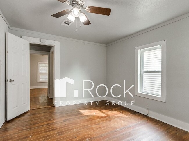 Building Photo - Updated Cozy 2 Bed 1 Bath Home in Guthrie ...