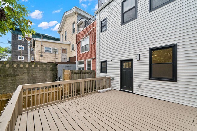 Building Photo - 604 Palisade Ave