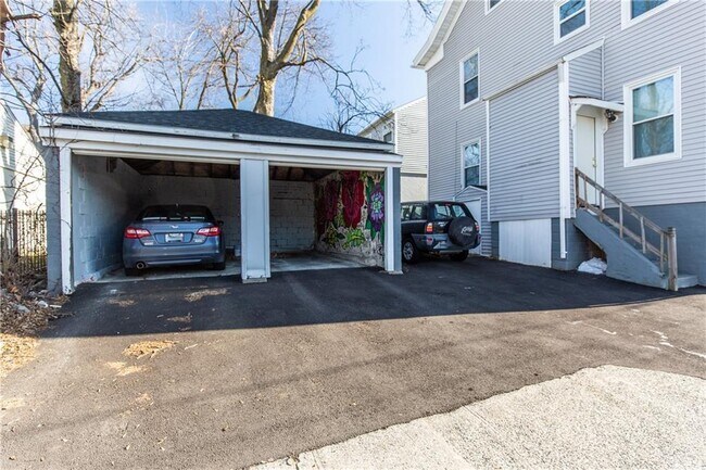 Building Photo - 90 Pleasant St