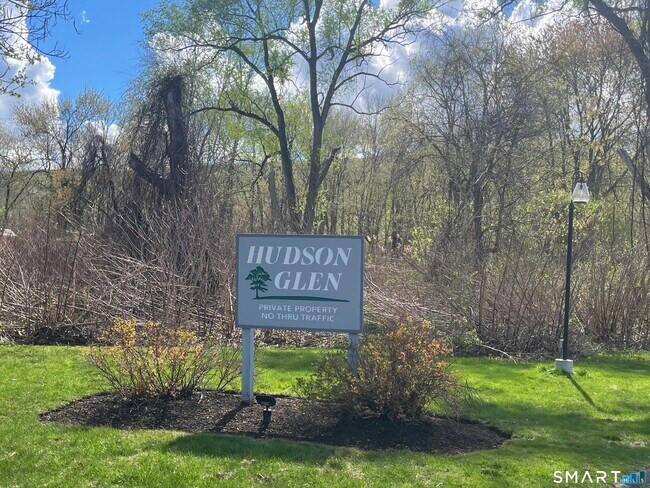 Building Photo - 21 Hudson Glen St