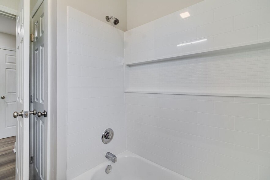 Building Photo - 27419 Birch Manor Cir