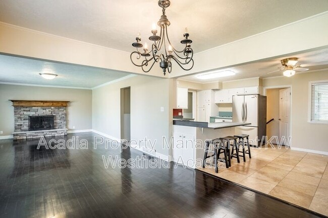 Building Photo - 542 150 E