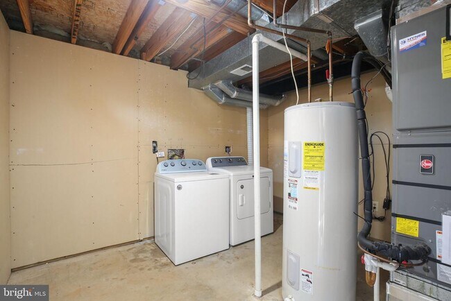 Building Photo - 64 Spring Lake Dr
