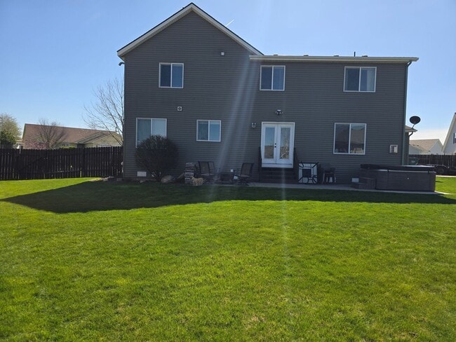 Building Photo - Beautiful 5 bedroom 2.5 bath home with 3 car garage and an additional Custom Shop in Post Falls!