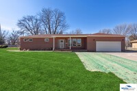Building Photo - Large 3 bedroom Ranch home