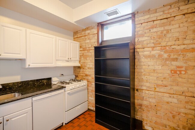 Building Photo - 1257 W Belden Ave