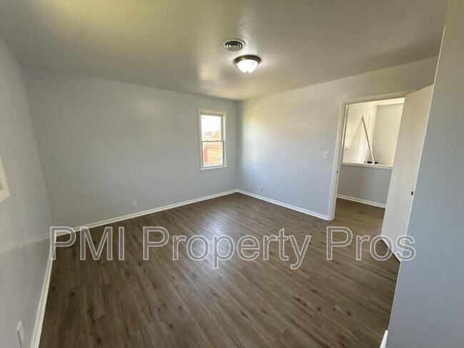 Building Photo - 2716 N Buffum St