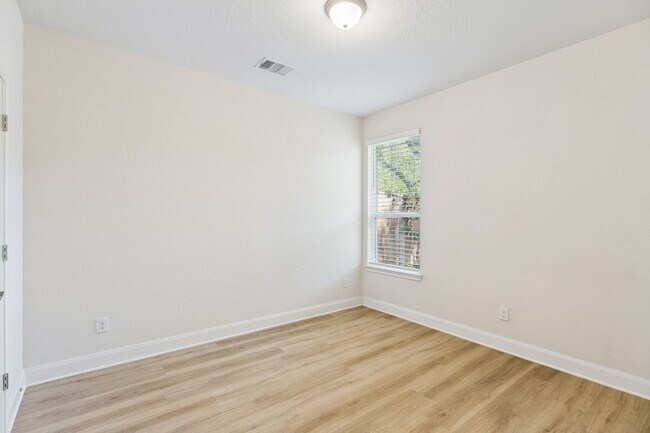 Building Photo - 154 Magnolia Cir