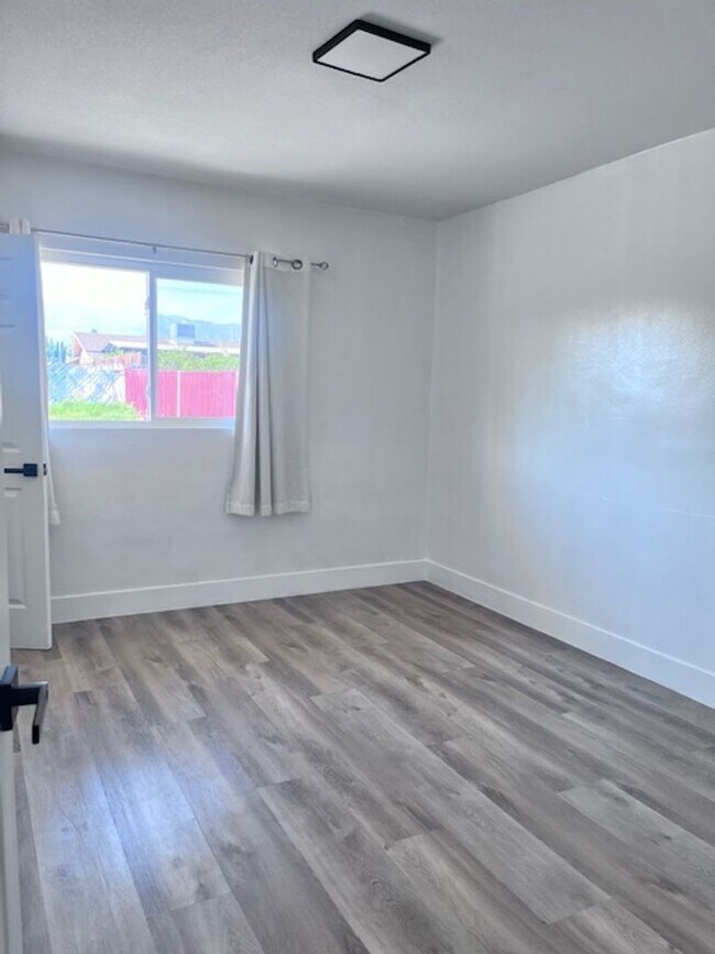 Building Photo - Recently Remodeled San Bernardino Home