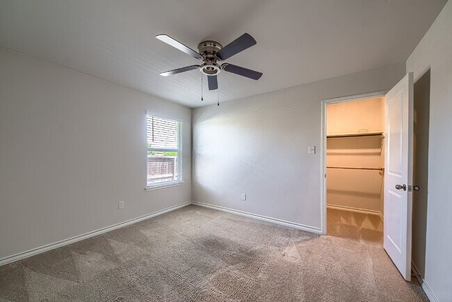 Building Photo - Welcome to this beautifully maintained 4-bedroom, 2-bathroom home in the highly desirable Whisper...