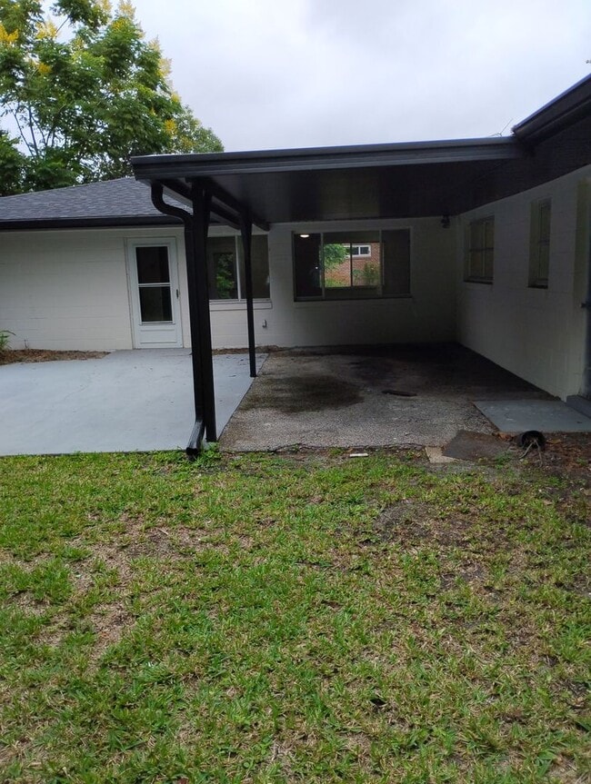 Building Photo - Upgraded 4 Bedroom in Deland - Available Now!