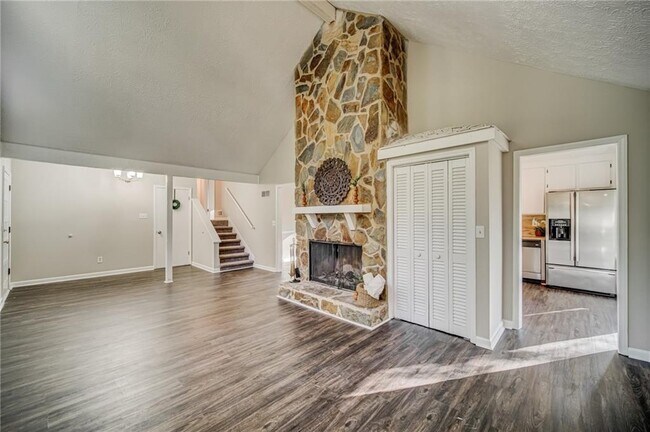 Building Photo - 4060 Oak Ferry Dr NE