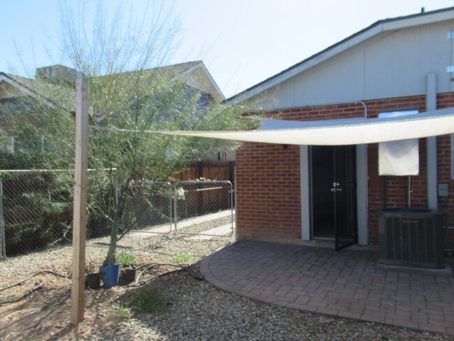 Building Photo - Charming Updated Patio Home in Historic District!