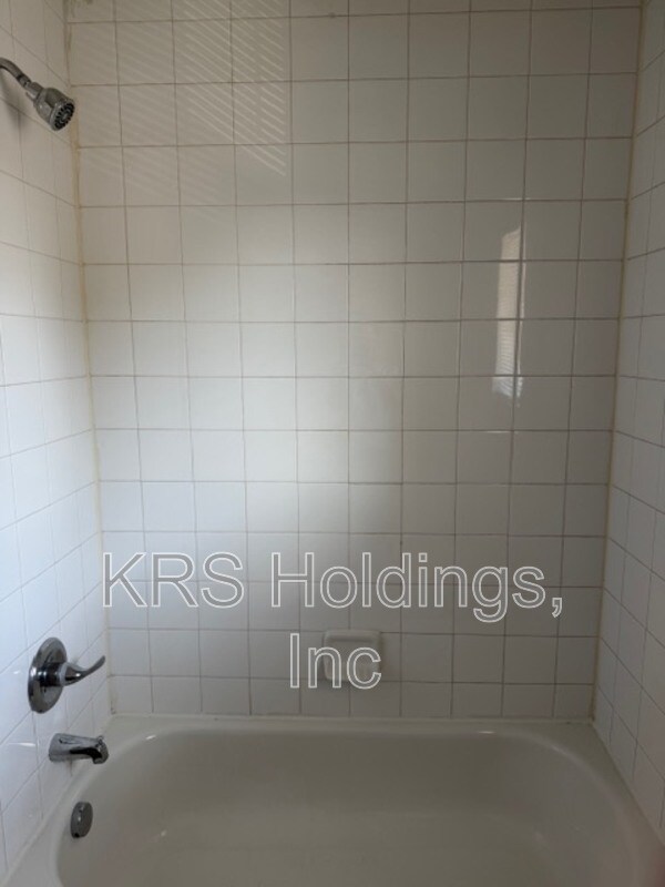 Building Photo - 843 41st St