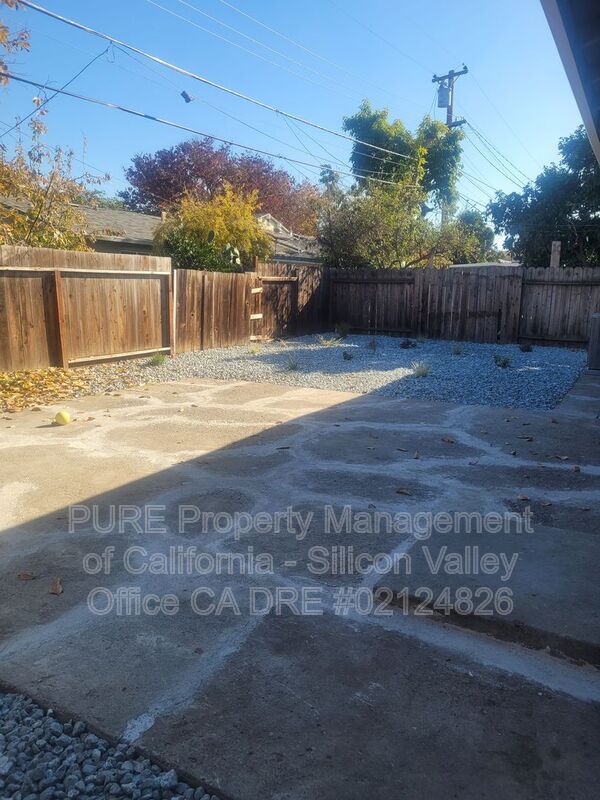 Building Photo - 3420 Pitcairn Way