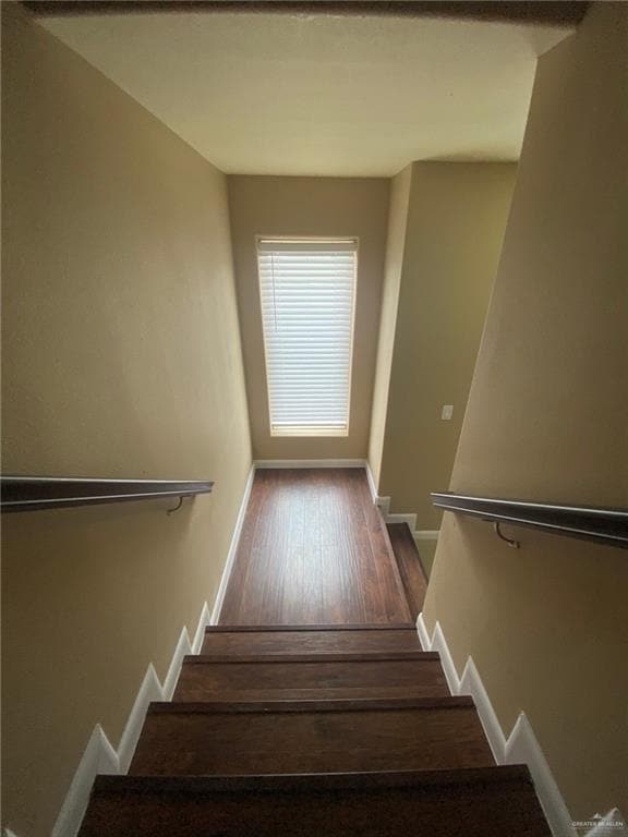 Building Photo - 27 E Pineridge Ave