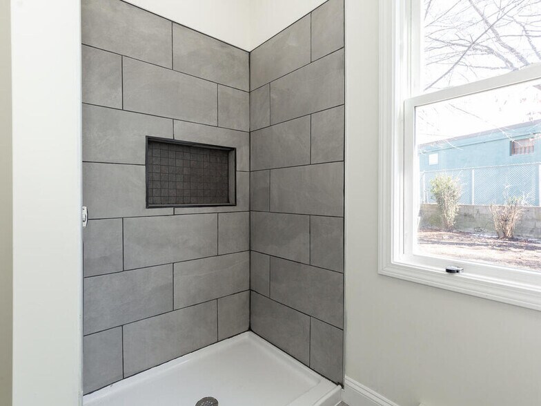 Building Photo - 35 Valley St