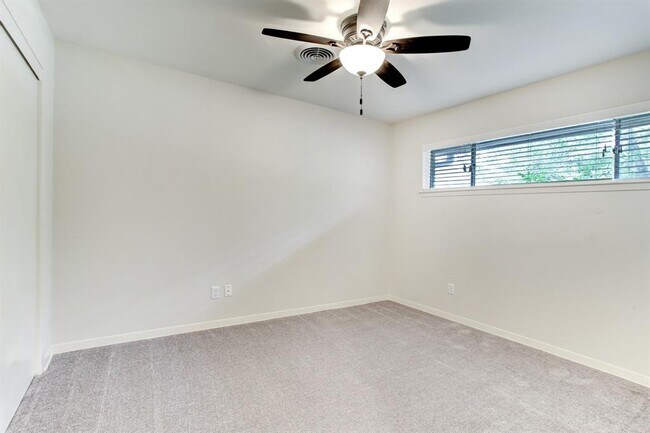 Building Photo - 11947 S Durrette Dr