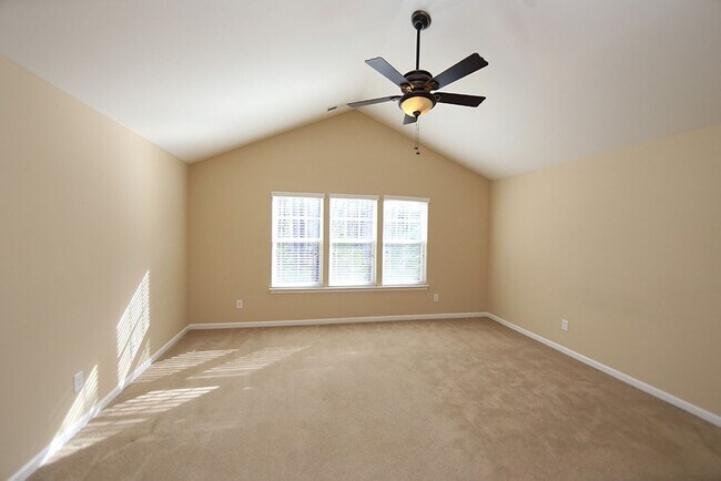 Building Photo - Beautifully Maintained End Unit Townhome i...