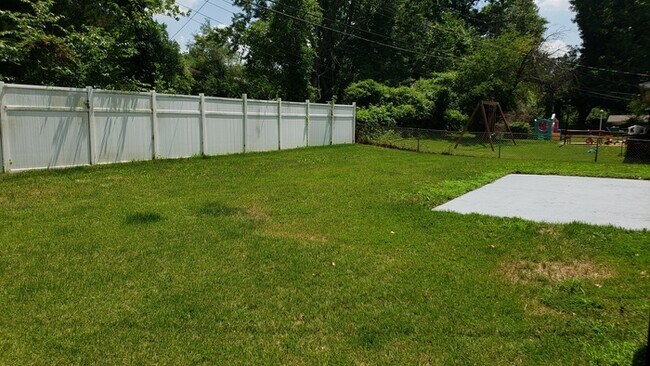 Building Photo - 10418 Monarch Dr Saint Louis, MO 63136