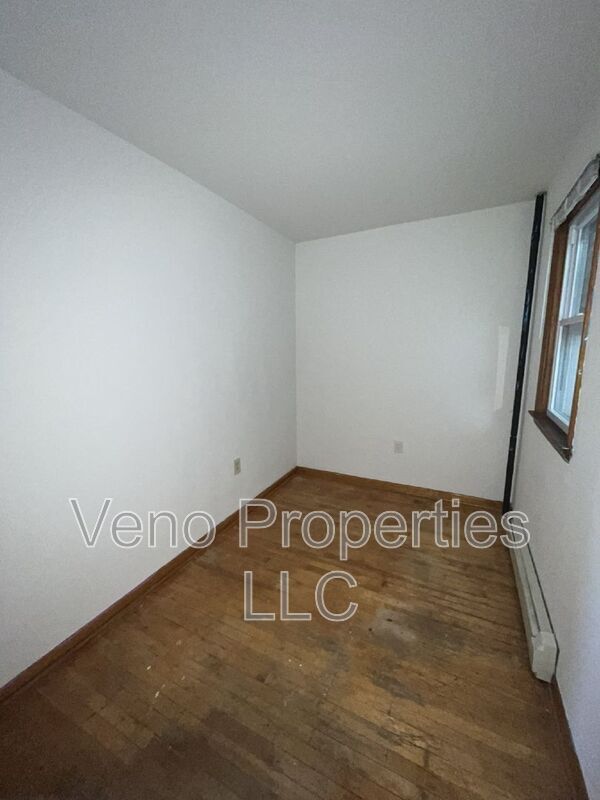 Building Photo - 783 4th Ave