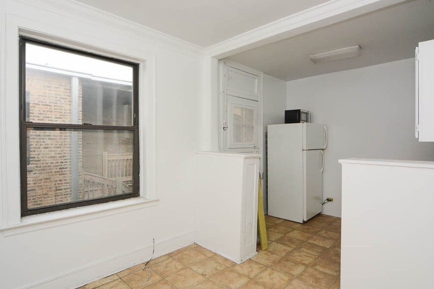Building Photo - 2332 N Spaulding Ave